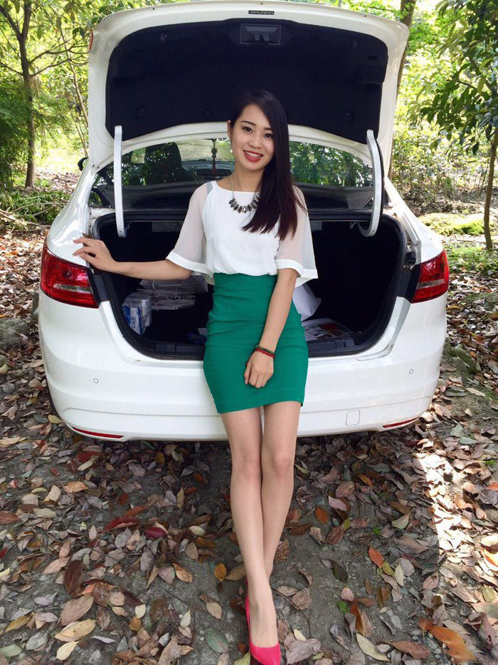 卡罗拉美女提车,卡罗拉对比福睿斯