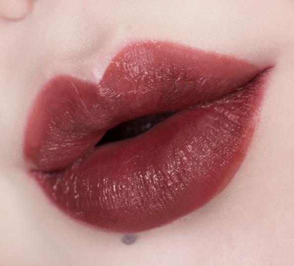 爱丽小屋牛奶巧克力唇釉,爱丽小屋darlingtint试色