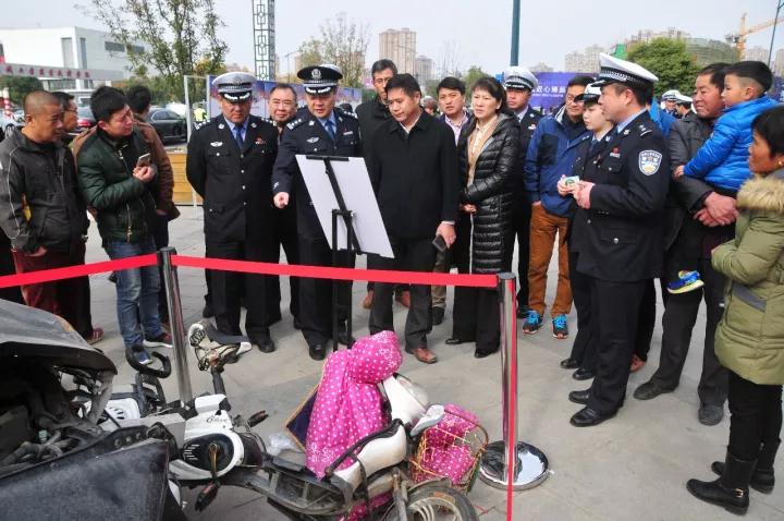 122全国文明交通安全日启动仪式,122全国交通安全日交警来到校园