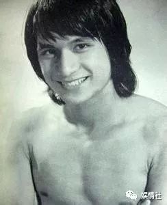 被骗八千万,被得意门生告,送丈夫跑车致其丧命,农场养鸭了余生