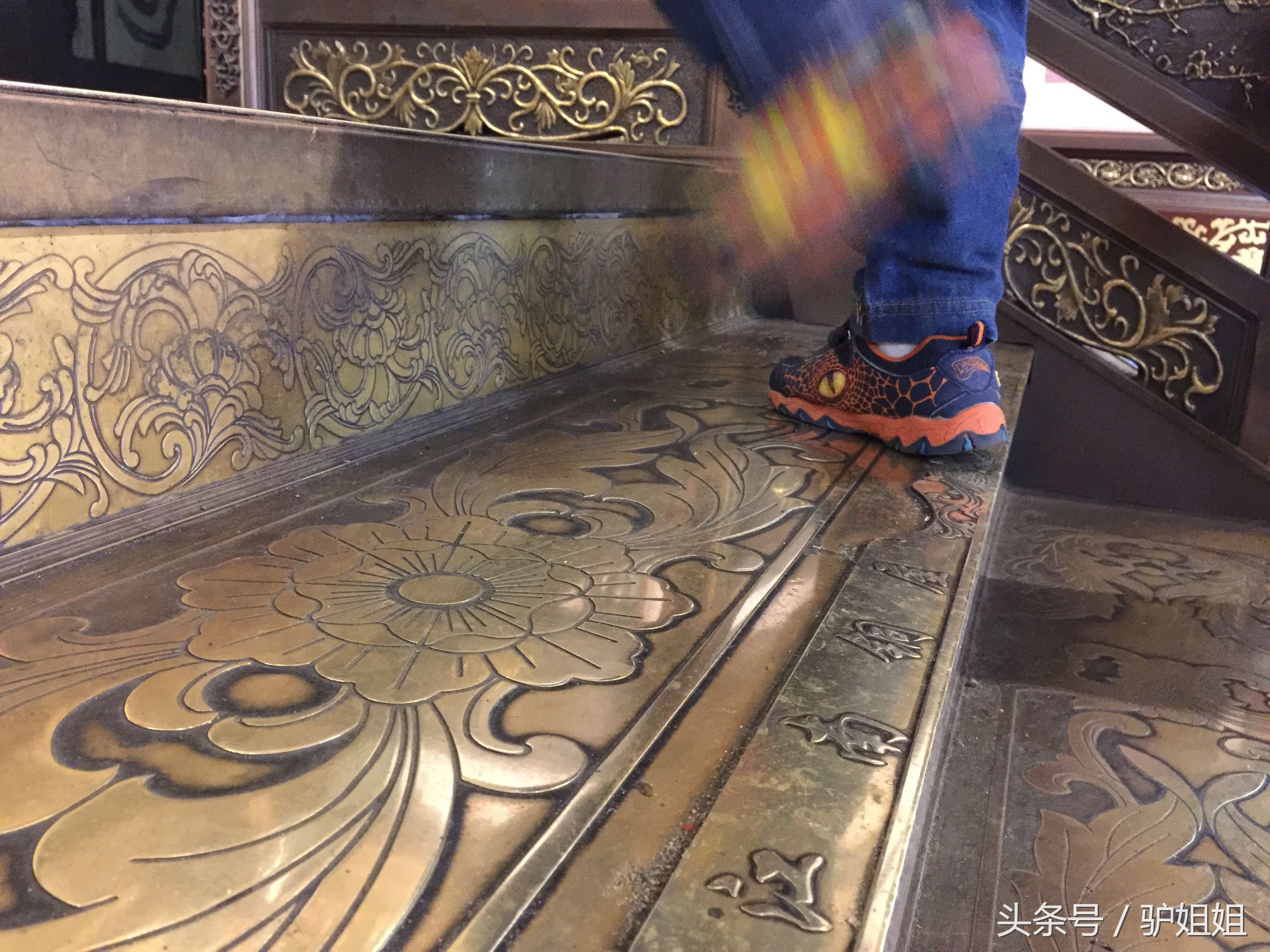 世界上纯金打造的别墅,黄铜做的房子