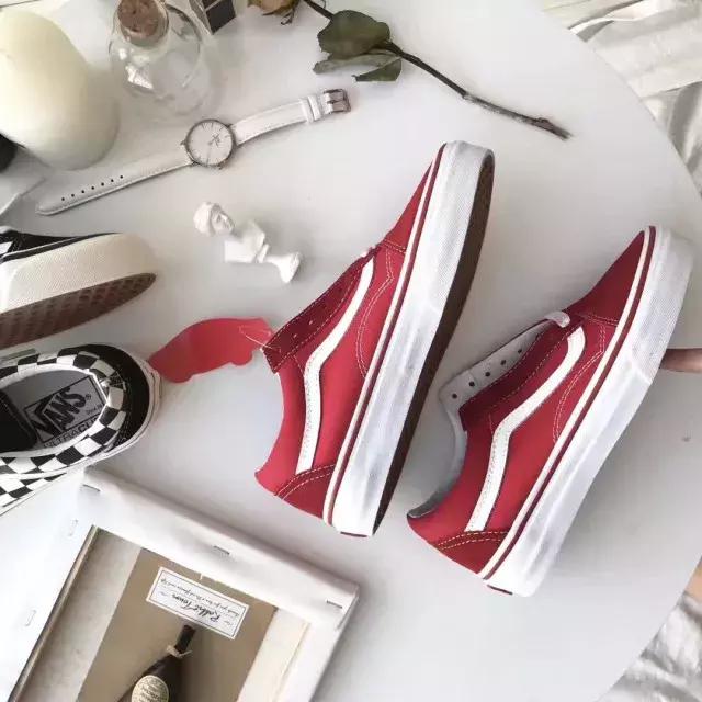 易烊千玺贝壳鞋子,易烊千玺穿的平价又潮的鞋