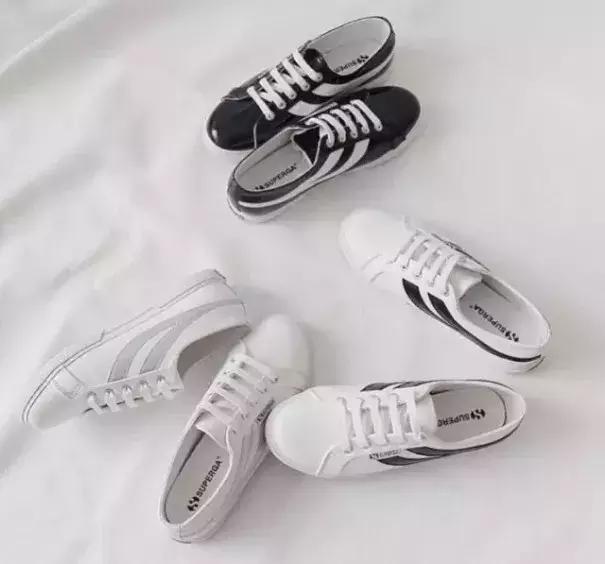 易烊千玺贝壳鞋子,易烊千玺穿的平价又潮的鞋