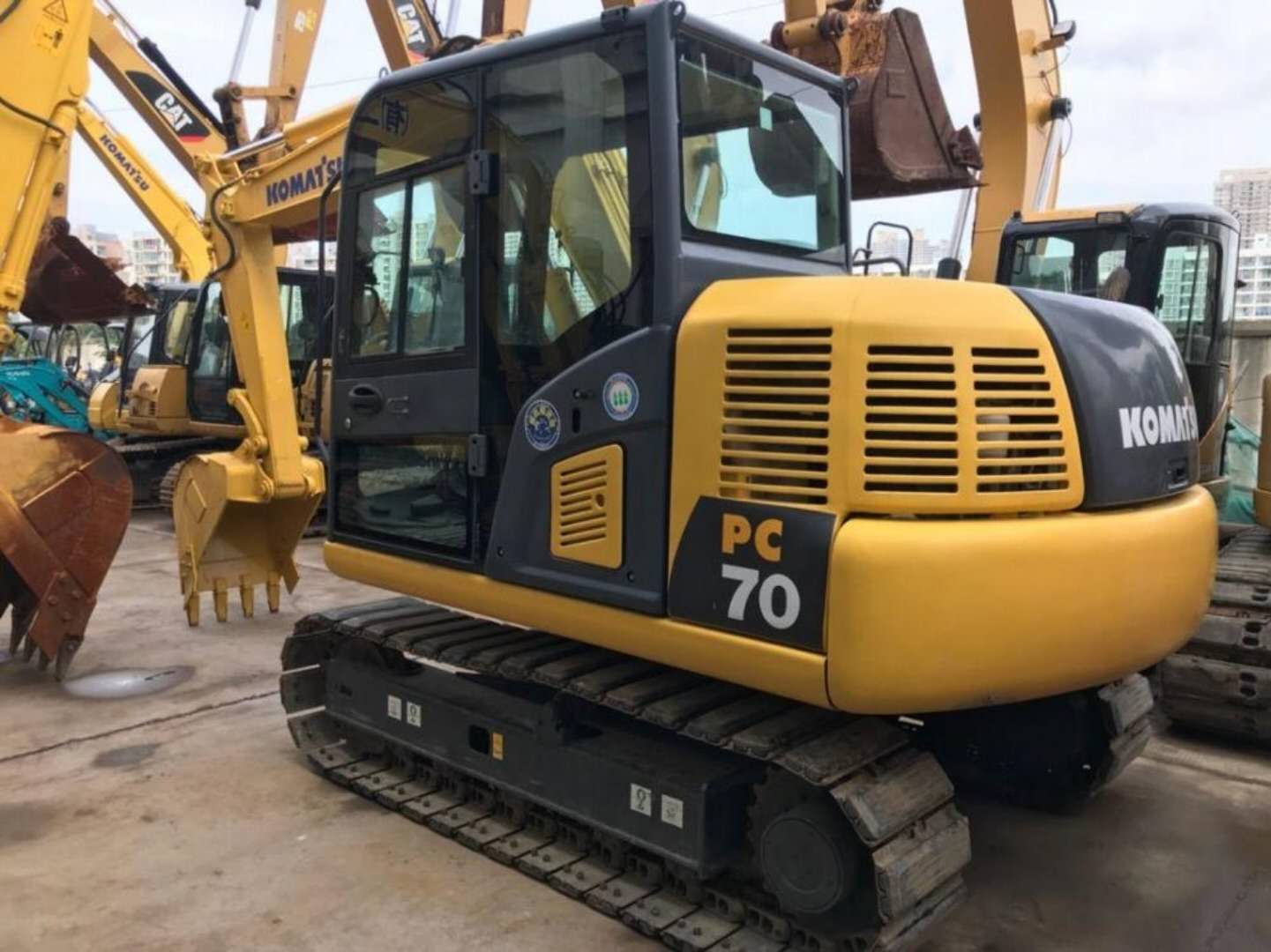 新挖机和二手挖机对比,进口报关二手挖机