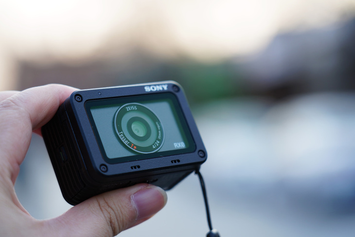 索尼fe24-105mmf4配哪款相机,小巧索尼微单像素高