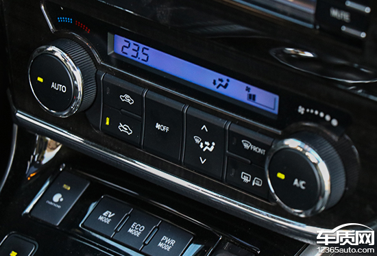 卡罗拉双擎旗舰版空间坐人实测,沉浸式体验卡罗拉双擎2017款