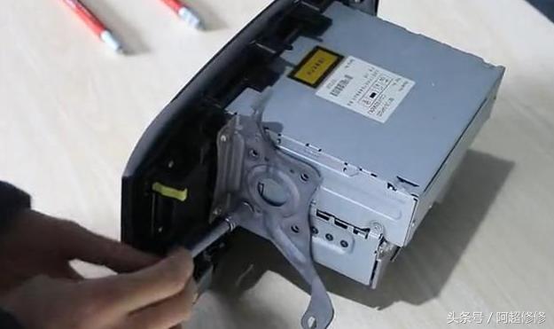 汽车怎么自己装ipad,旧的ipad如何改车载