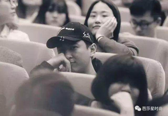 半个娱乐圈都爱的SMFK时尚战袍，和易烊千玺、潘玮柏穿情侣装啦！