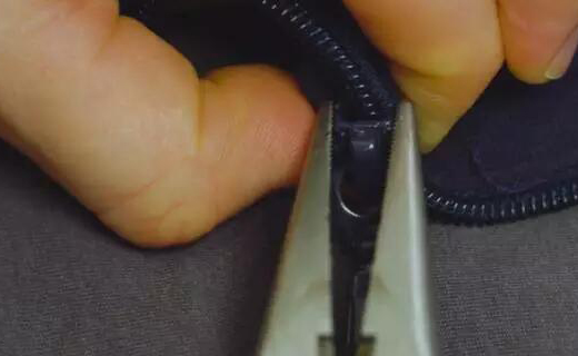 拉链的生活小妙招,拉链容易开怎么办生活小技巧