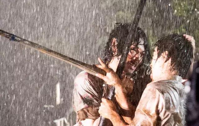 上周我们真的在电影院里住了两天