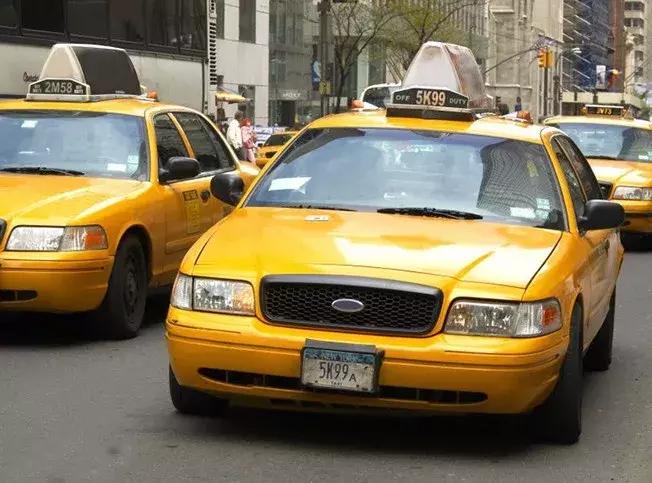 国外奔驰出租车和国内一样吗,哪个国家出租车都是奔驰宝马