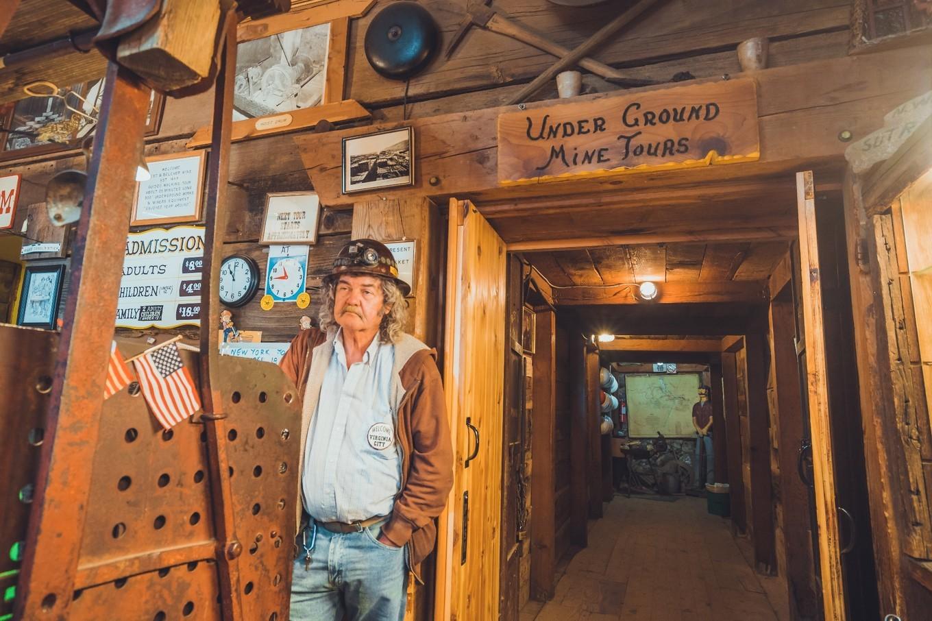 鍐呭崕杈惧窞鑻辨枃姝屾洸,鍐呭崕杈惧窞鐨勬瓕