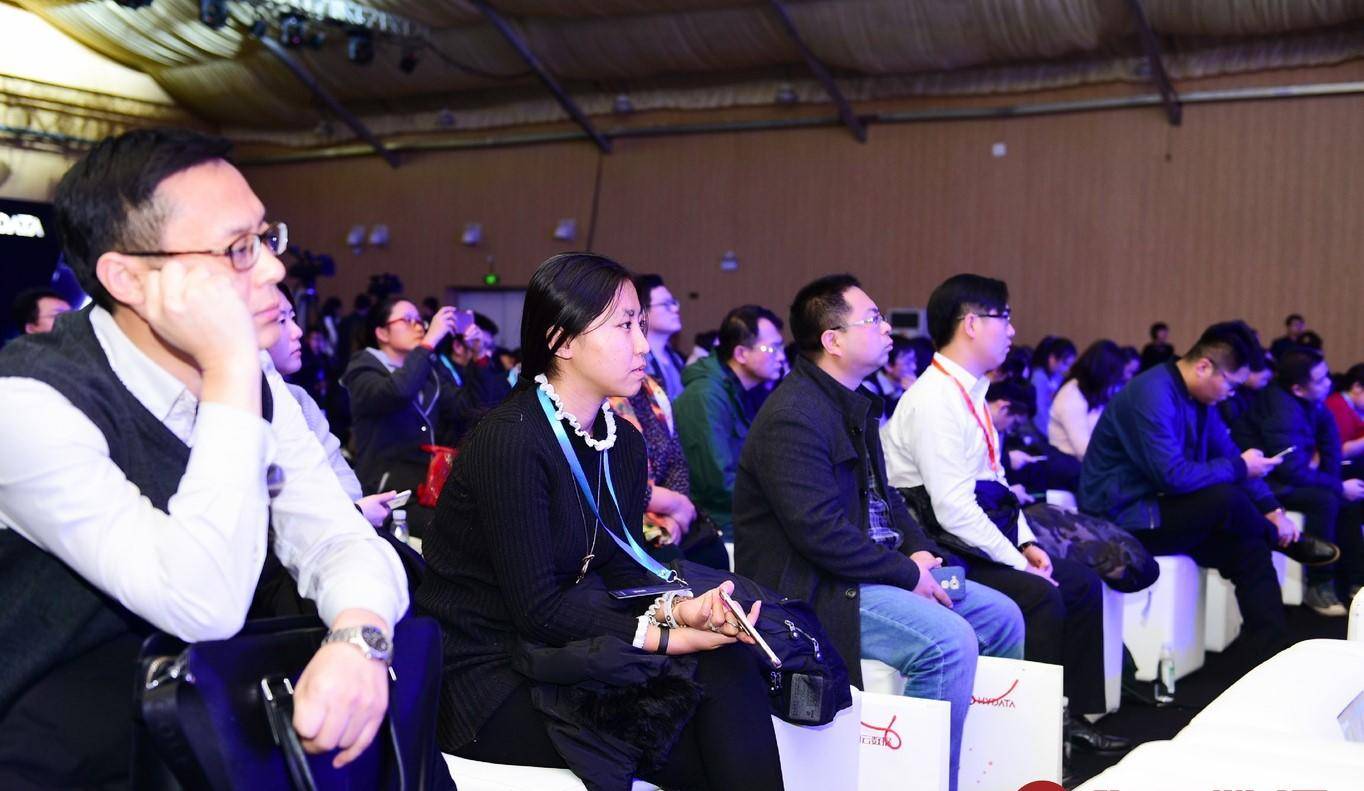 简单解释云计算大数据人工智能,大数据云计算人工智能深度剖析