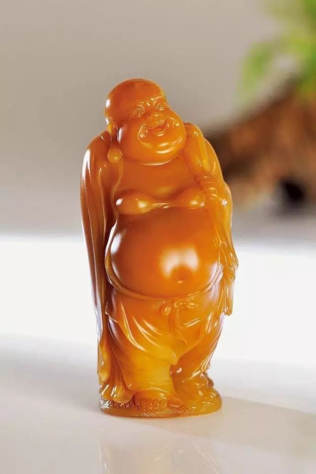 比钻石还贵的石头一克可以卖2亿,假如石头比钻石要贵