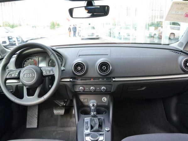 预算25万选轿车这三款颜值不输bba,20多万配置最高的车