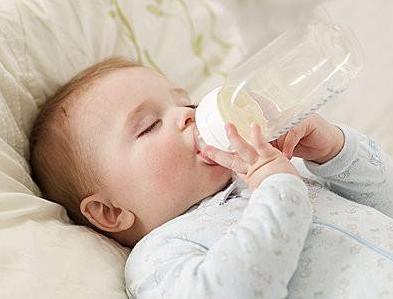 奶粉有结块还能给宝宝喝么,奶粉结块还能不能给孩子喝