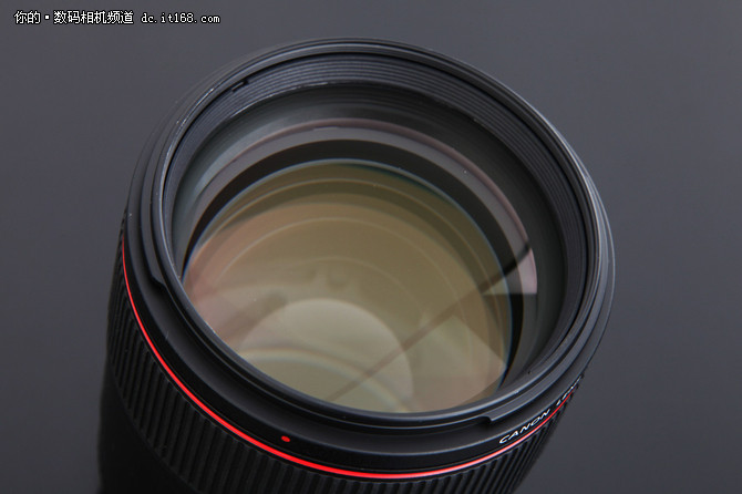 佳能70-200和85哪个拍人像好,佳能851.8镜头测评