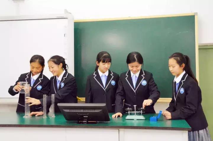 各个学校校服款式,今年学校最流行的校服