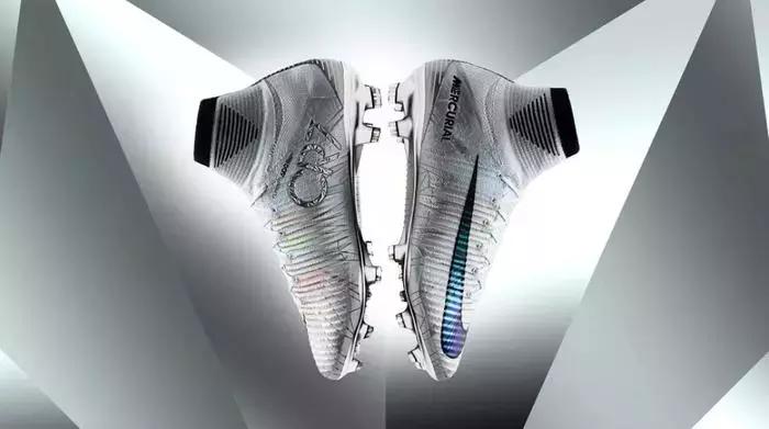 c罗第五个金球奖在哪个队拿的,c罗第五个金球奖和卡卡互动