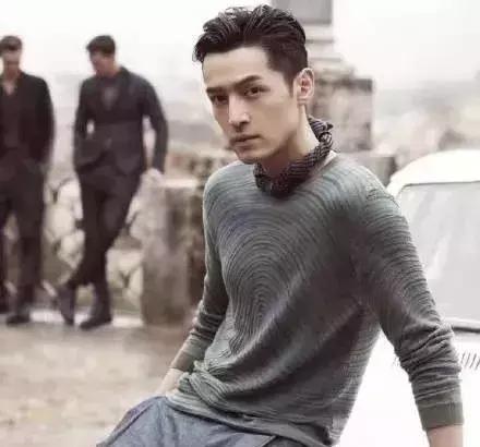 胡歌深夜发圈,胡歌深夜发文感慨万千