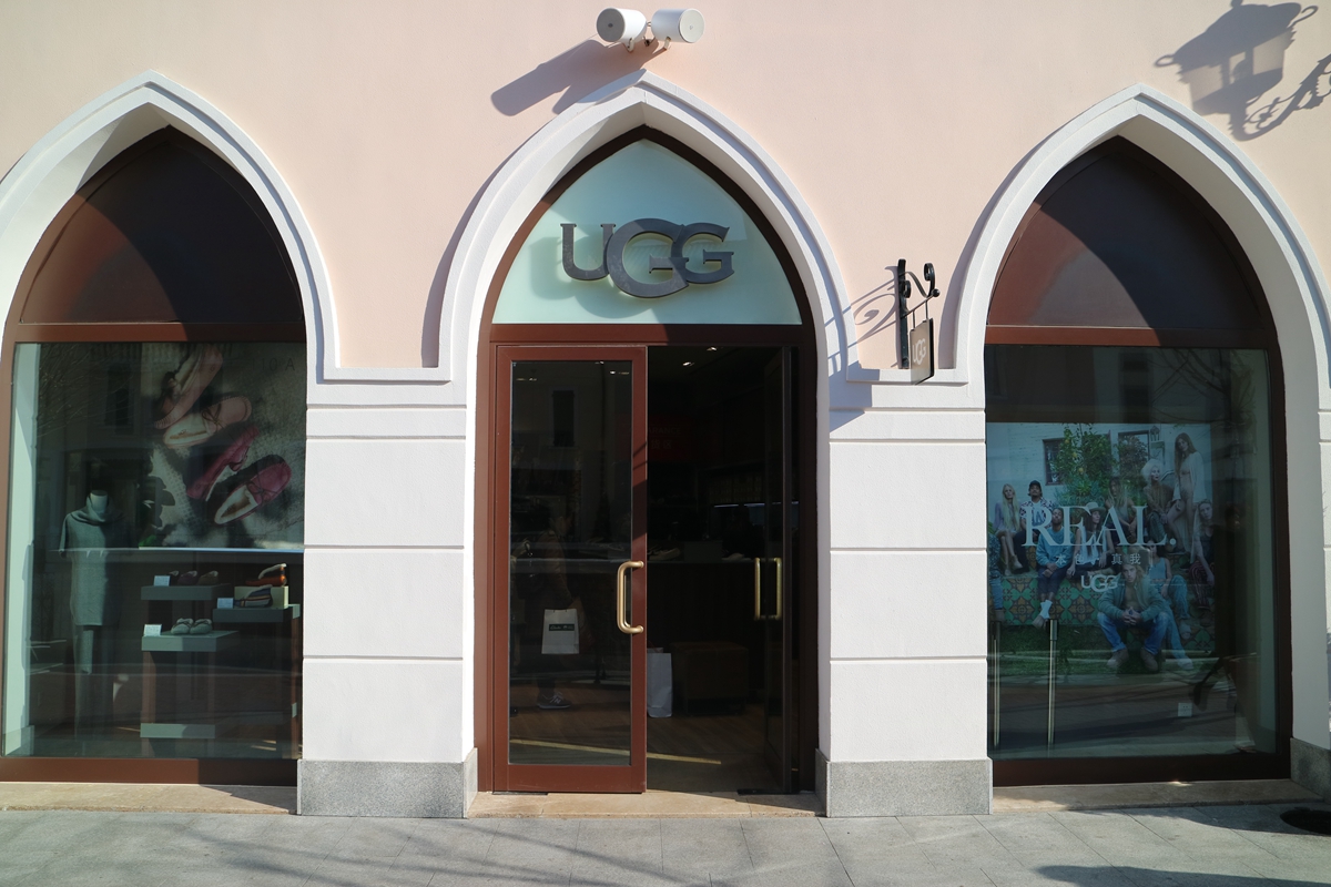 盘点雪天路滑摔倒爆笑场面,自驾游雪地上遇到突发事件