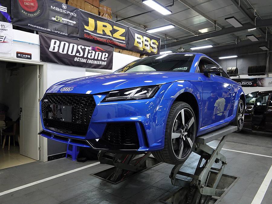 奥迪小跑车ttrs,奥迪tt迷你小轿跑