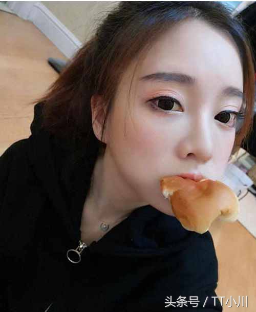 同样是黑大胖,冯提莫的待遇明显差太多,黑人宠爱美娇妻令人羡慕