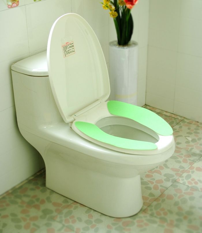 马桶堵了用保鲜膜快速疏通,马桶堵了怎么用保鲜膜才能通呢