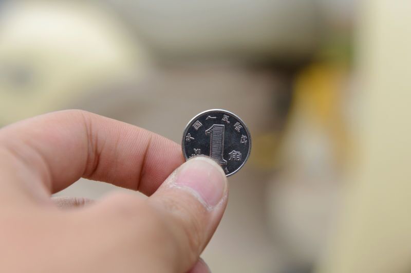 电动车充电口不小心接触金属,电动车充电插头被拔掉会伤害电池