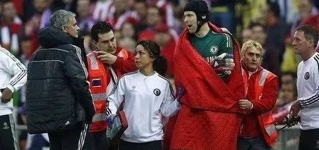 足球比赛前热身与补水,每日足球比赛资讯