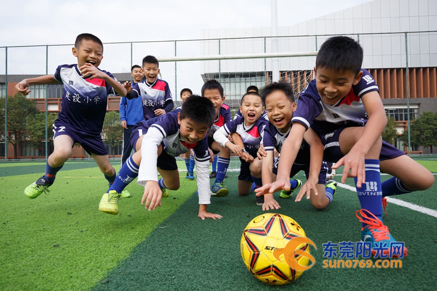 世界花式足球日快乐,世界足球日主题活动