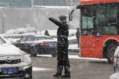 城生活｜老司机教你冰雪路面这样开车雪后吉林这样玩儿……