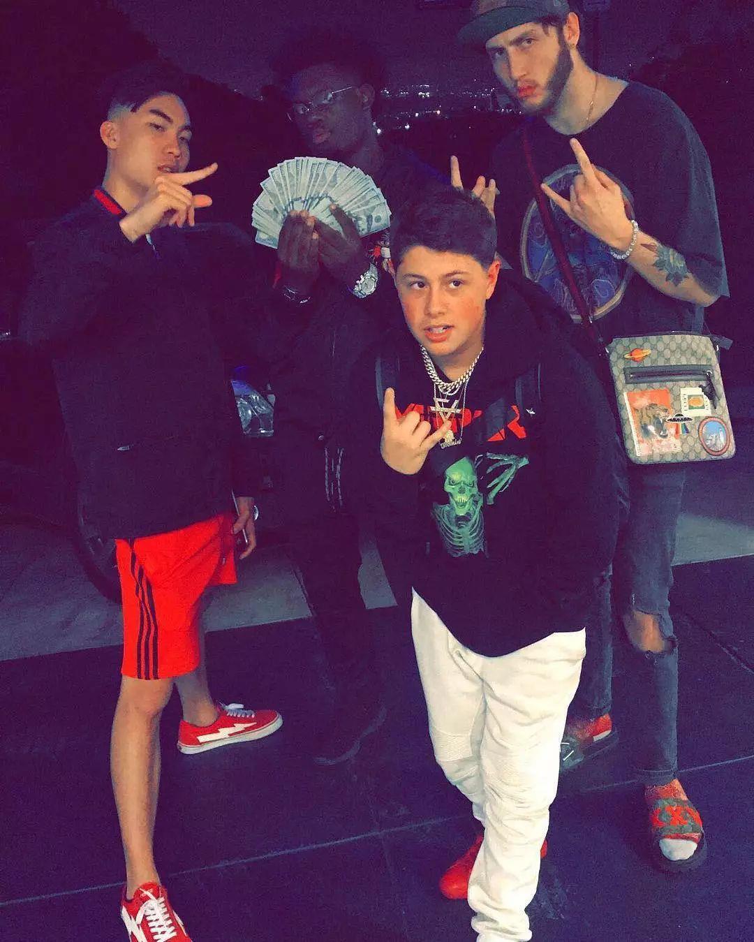 00后倒卖鞋挣钱,00后倒卖球鞋