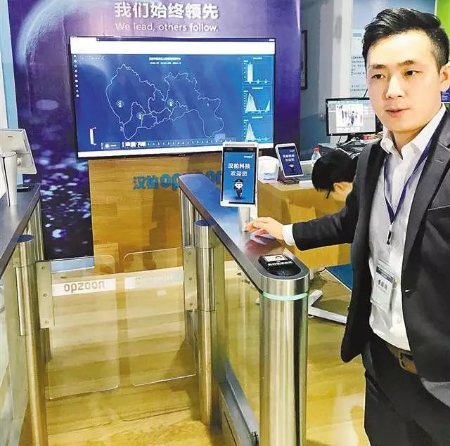 开车上路这些奇葩操作你遇到过吗,开车掌握了这五项保证你安全