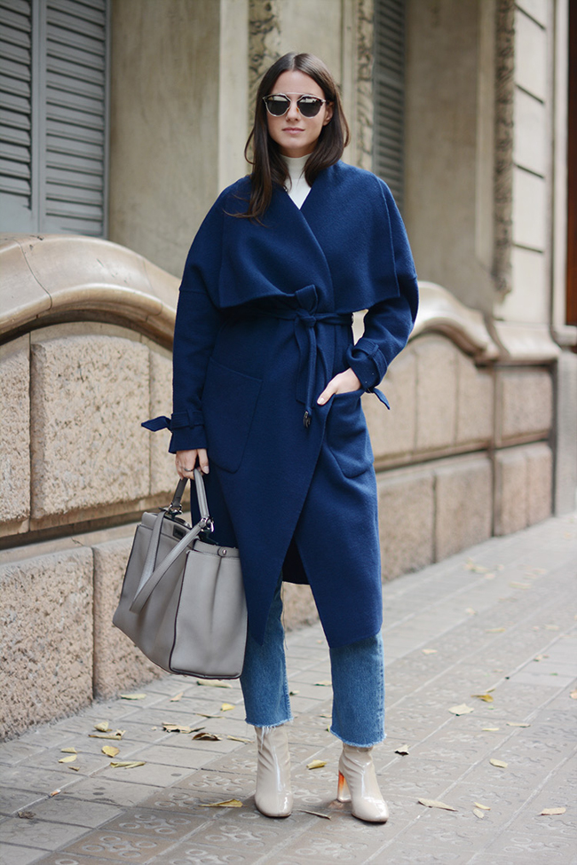 奶茶色短靴和复古蓝牛仔裤搭配吗,直筒牛仔裤搭配马丁短靴