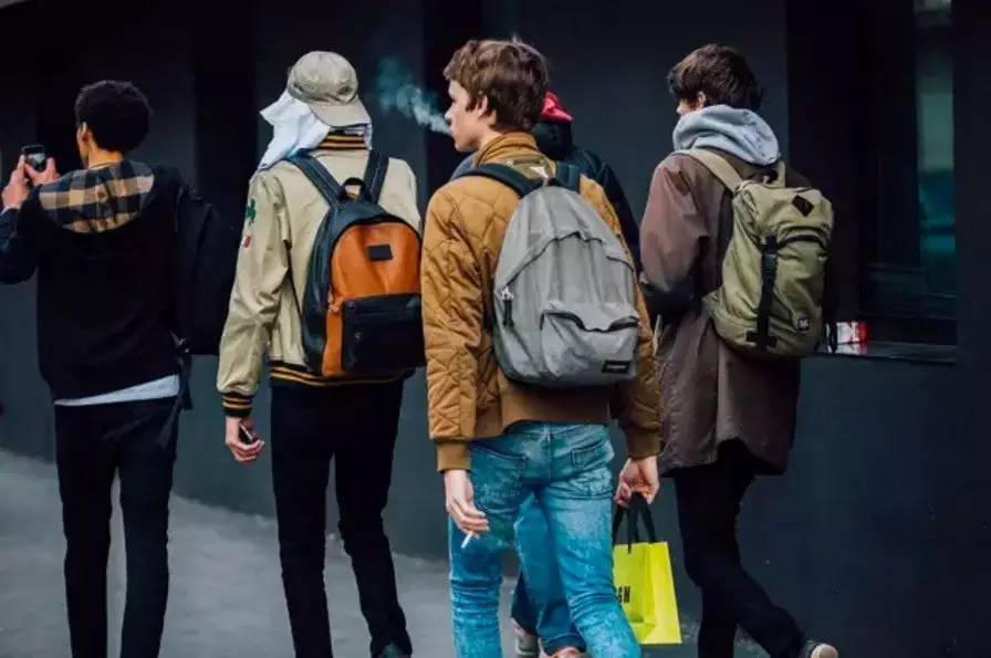 好看能穿不臃肿的双肩包男潮,防水双肩背包时髦又实用