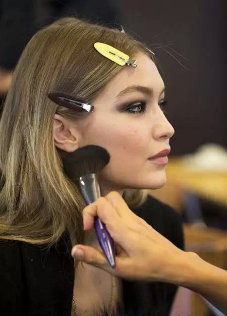 美容新手练习洗脸教程,美容刷正确使用方法