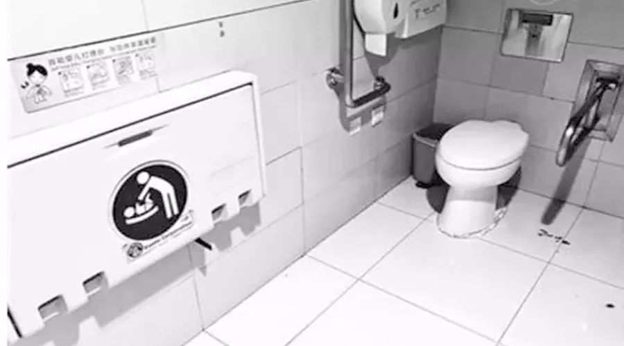 首都机场母婴室设在男厕,机场母婴室设在男厕