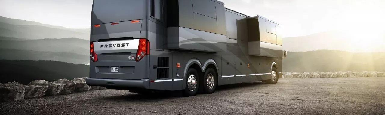 塞满豪华装备的移动“希尔顿”一万块买个树洞你钻吗?