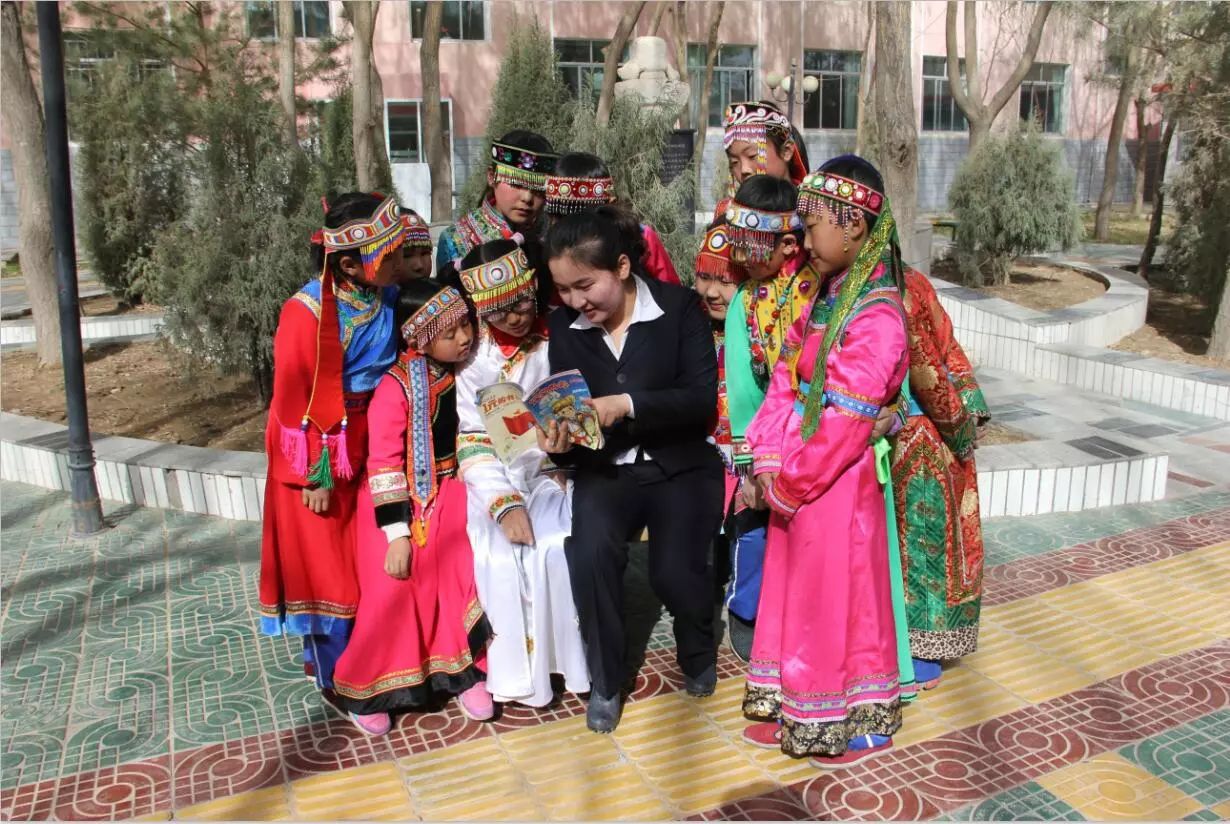 在队旗下茁壮成长,在星星火炬的指引下健康成长