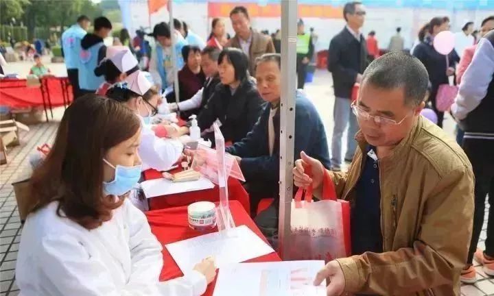 百余名专家云端为民义诊,24小时在线义诊千名医院权威专家