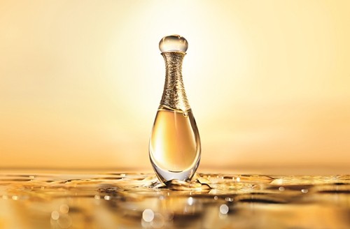 以晶彩妆容开启好运Dior迪奥倾献新年扮靓单品