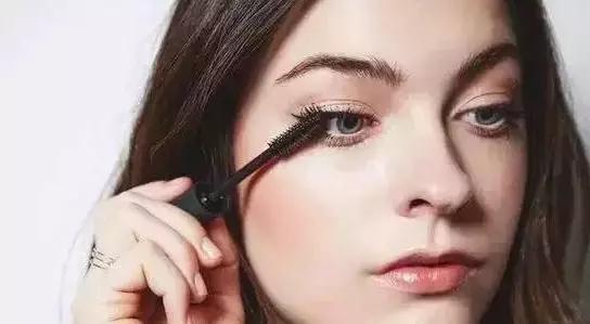 cpb贵妇粉霜好用吗,cpb和dior粉底液