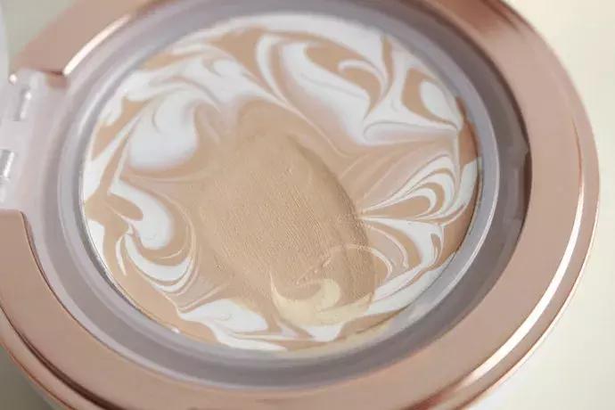 cpb贵妇粉霜好用吗,cpb和dior粉底液