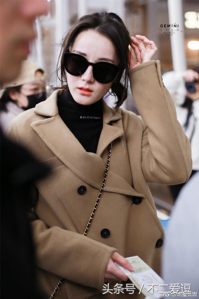 飞机头等舱偶遇王俊凯,飞机头等舱偶遇女明星