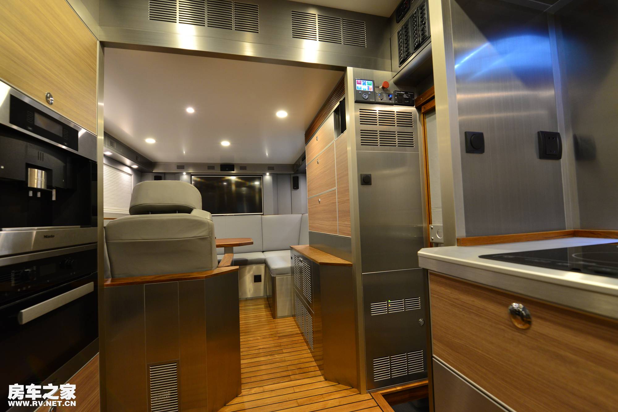 阿莫迪罗6x6征服者越野房车 (阿莫迪罗征服者8x8越野房车自驾游)