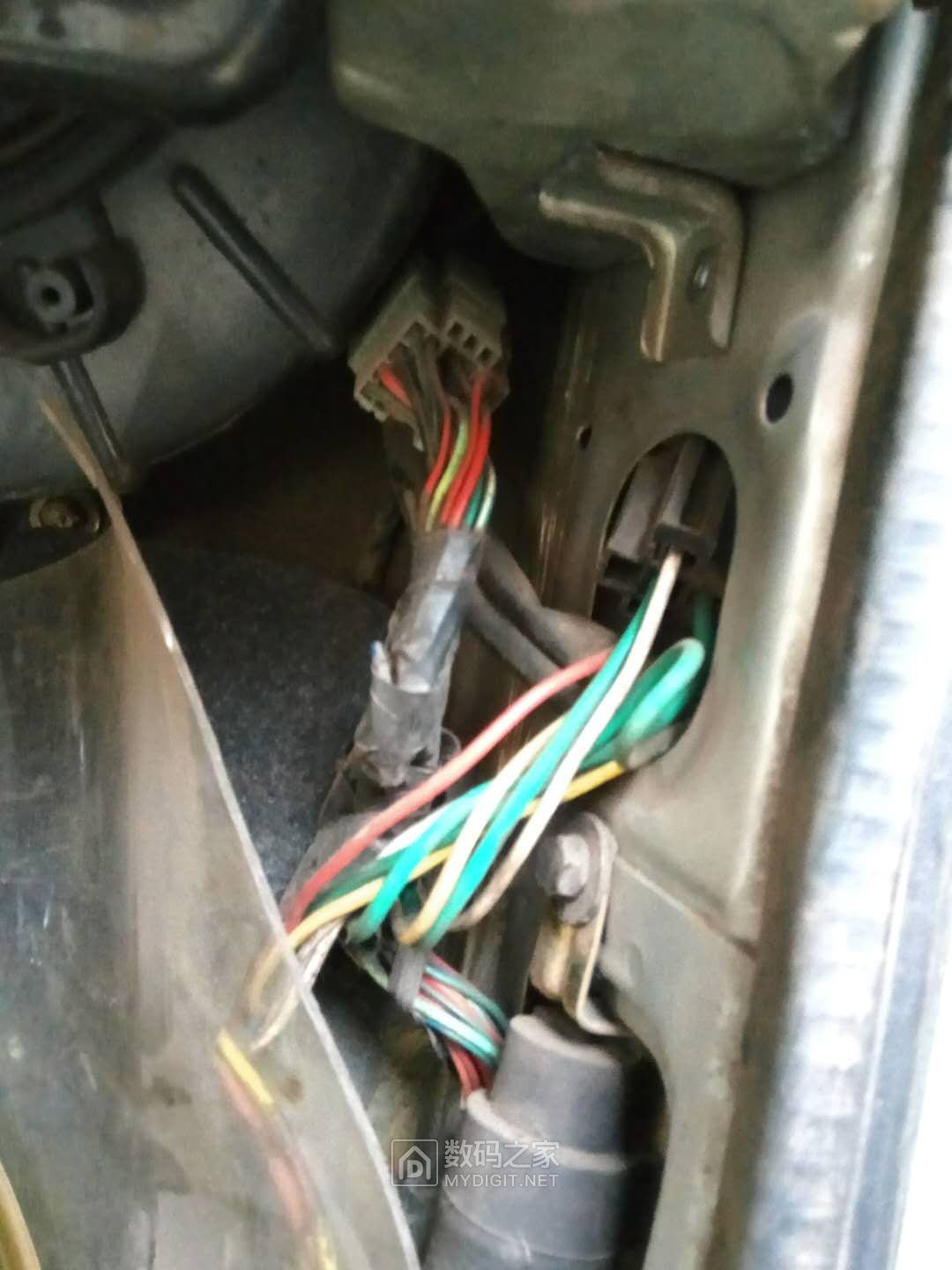 夏利刹车灯不亮的修理方法,夏利倒车灯常亮