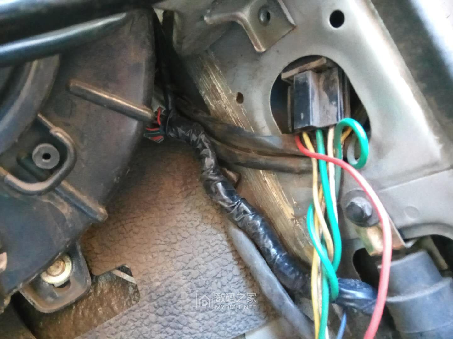 夏利刹车灯不亮的修理方法,夏利倒车灯常亮