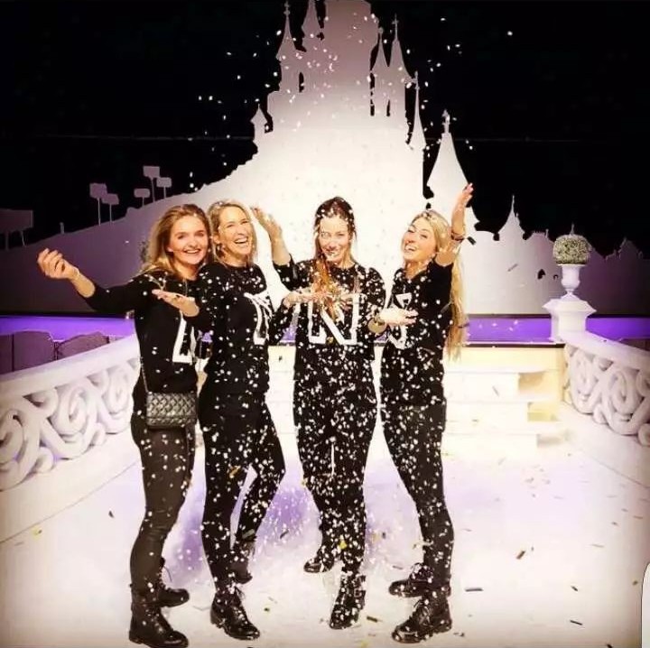 秀还没走完新款就卖光?直击NIKKIE巴黎迪士尼大秀