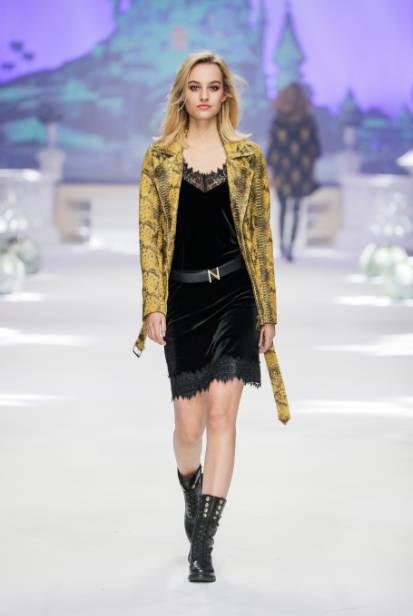 秀还没走完新款就卖光?直击NIKKIE巴黎迪士尼大秀